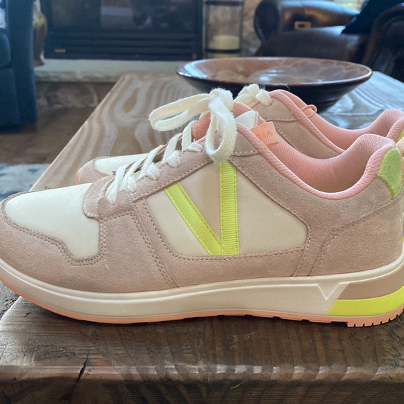 Vionic sneakers - Picture 9 of 14